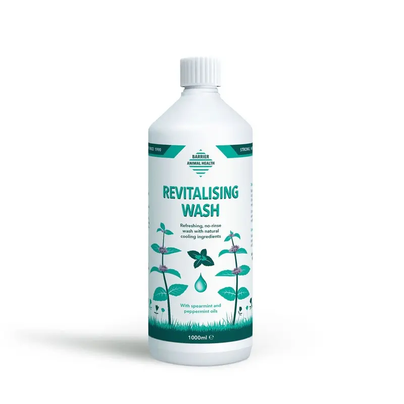 Unisex Barrier Animal Health Revitalising Wash White
