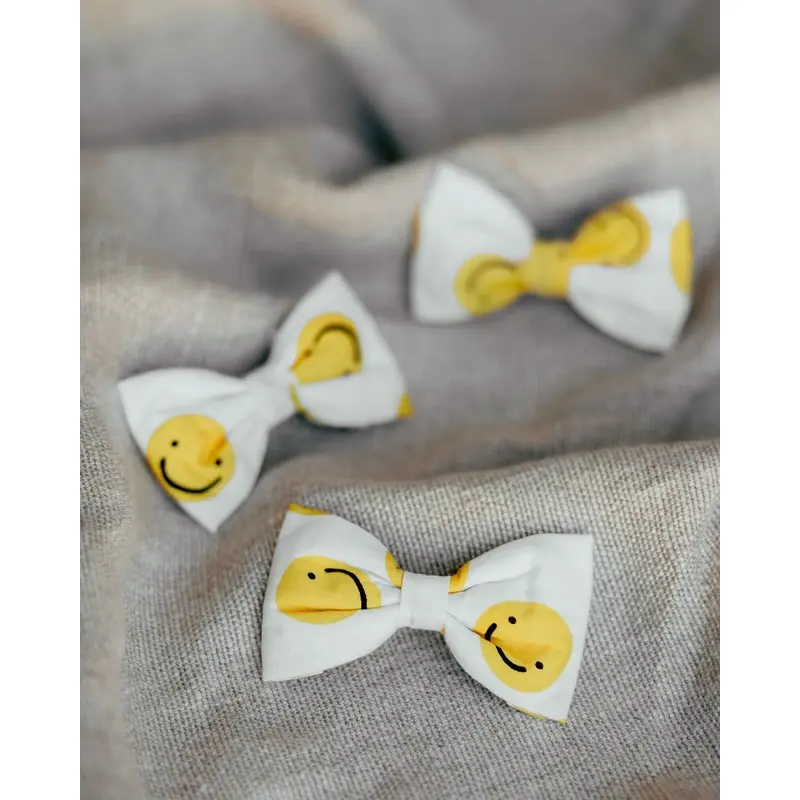 Stella Smiley Face Dog Bow Tie